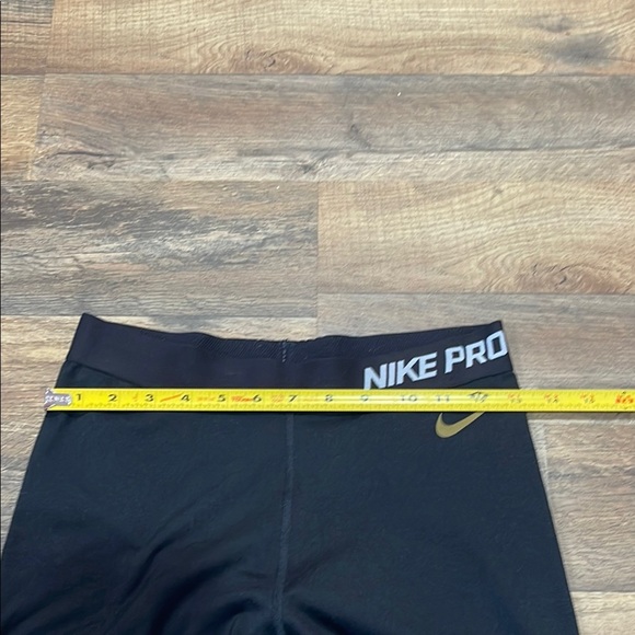 Nike Black and Gold Leggings for Active Comfort - Picture 5 of 14